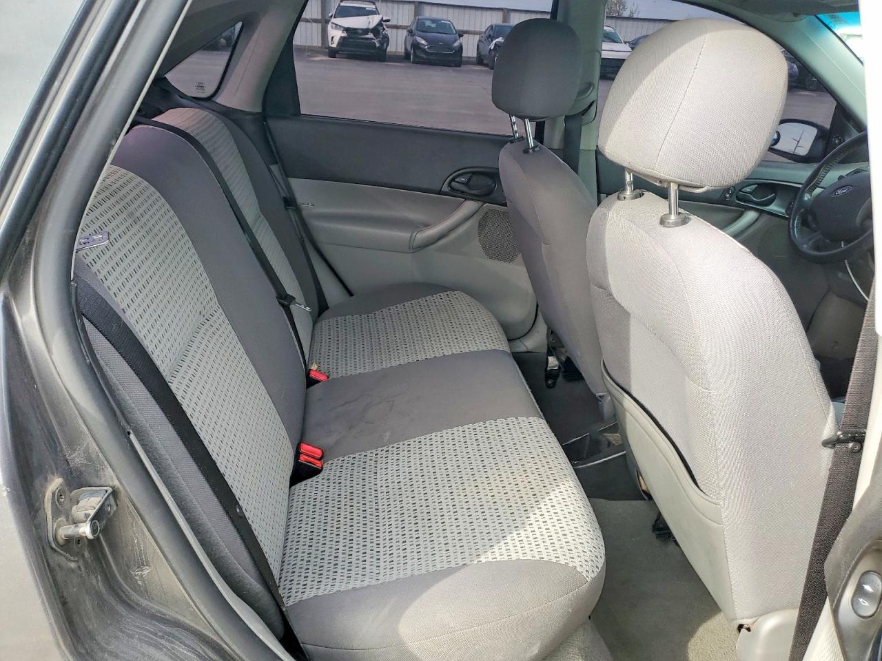 2006 FORD FOCUS ZX4 photo 10