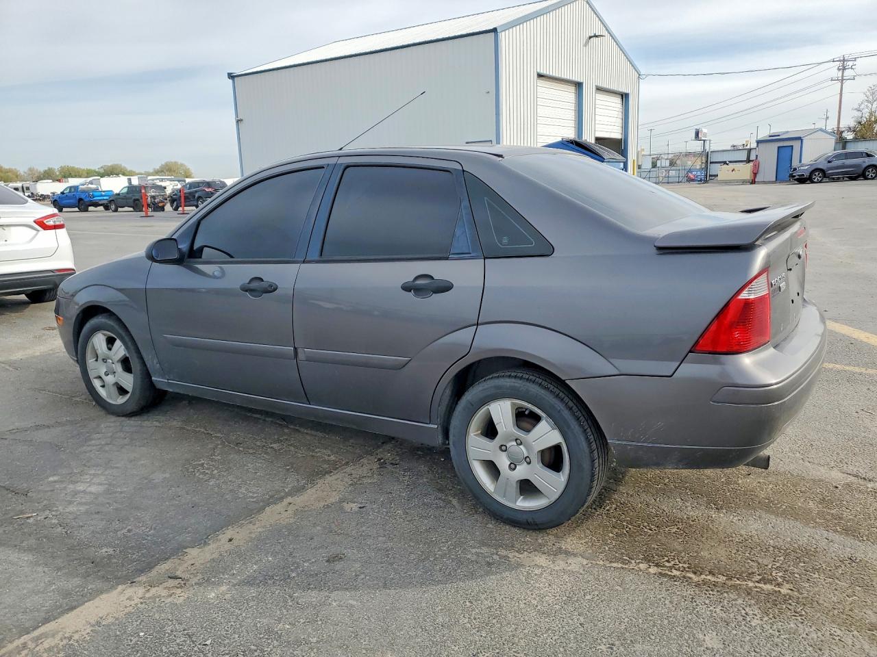 2006 FORD FOCUS ZX4 photo 2