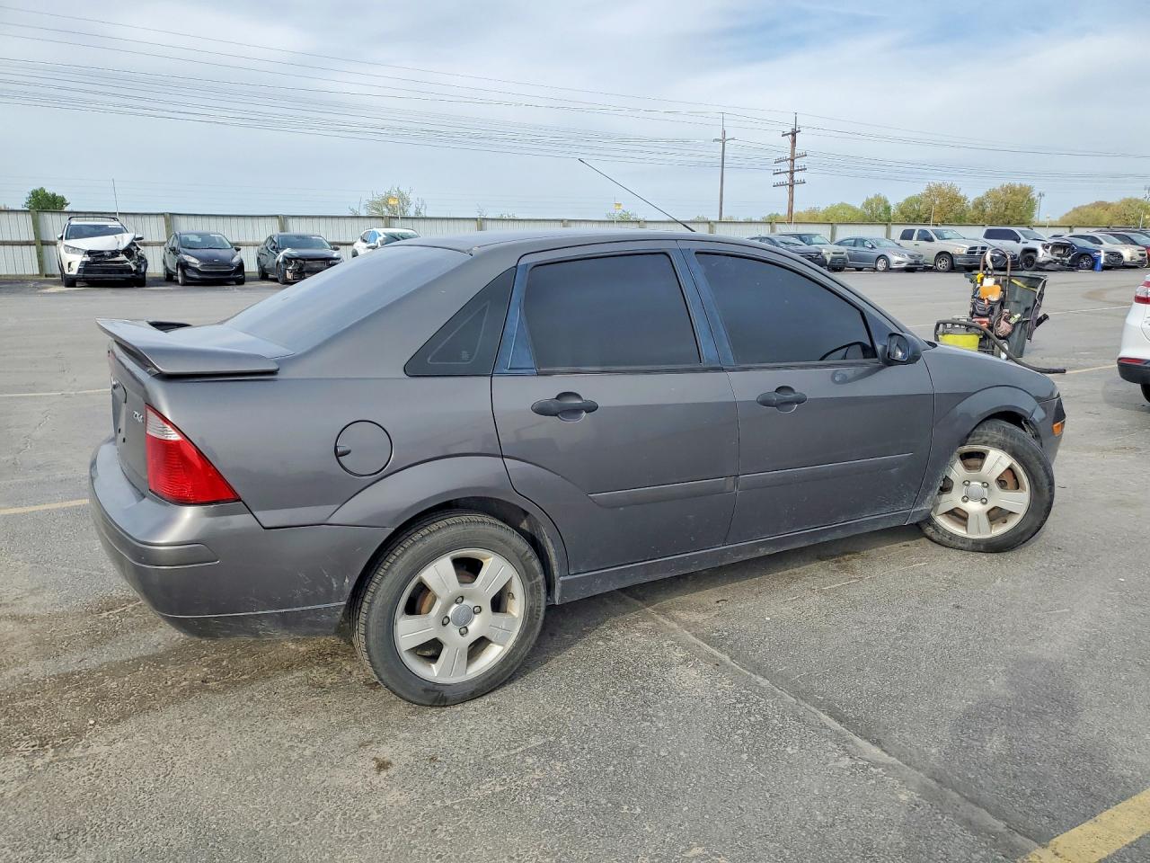 2006 FORD FOCUS ZX4 photo 3
