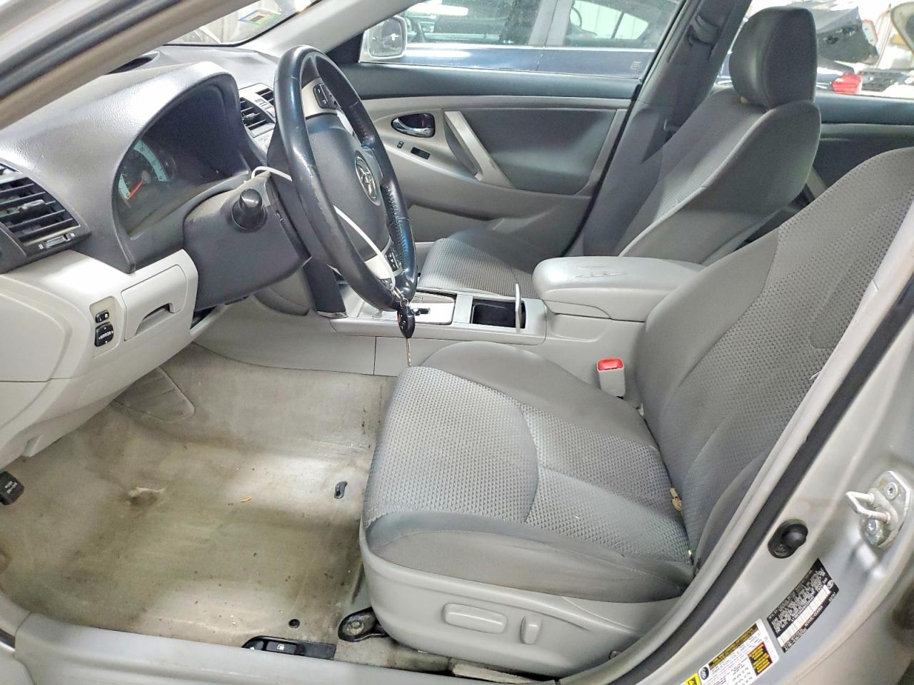 2009 TOYOTA CAMRY SE photo 13