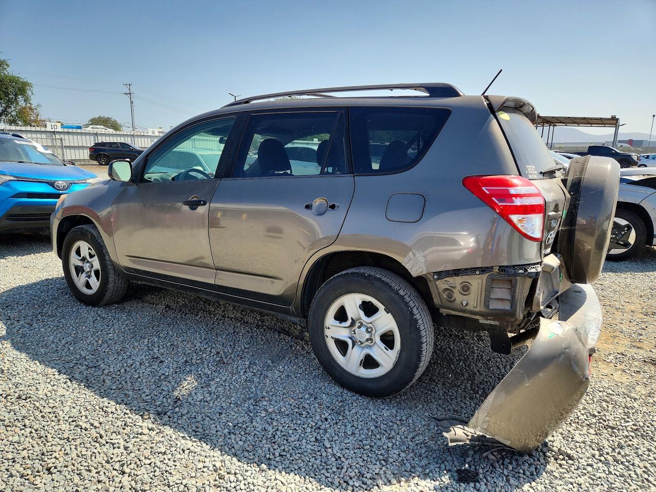 2011 TOYOTA RAV4 BASE photo 4