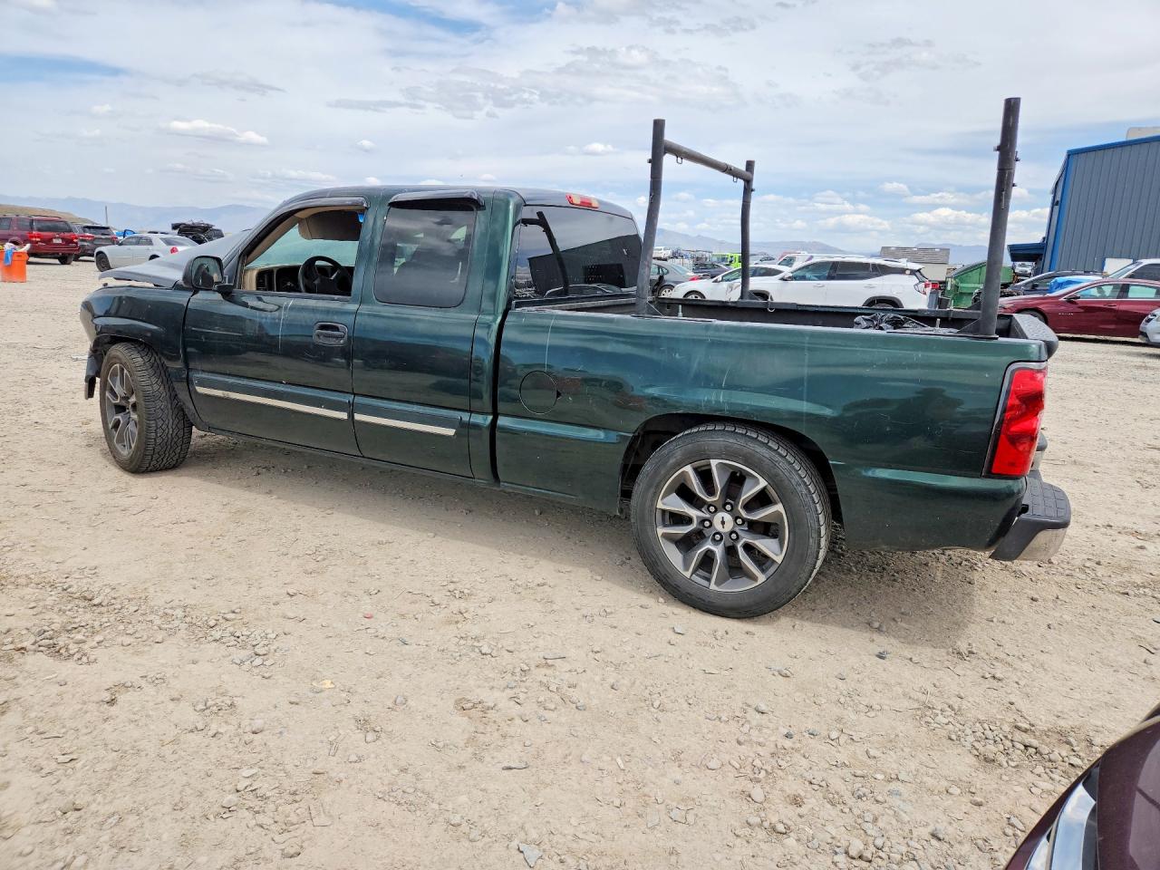 2005 CHEVROLET SILVERADO C1500 photo 3