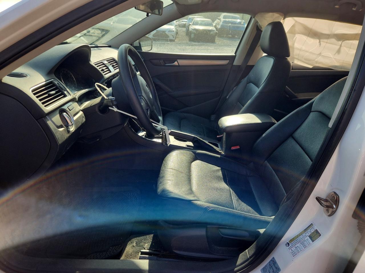 2014 VOLKSWAGEN PASSAT S photo 19