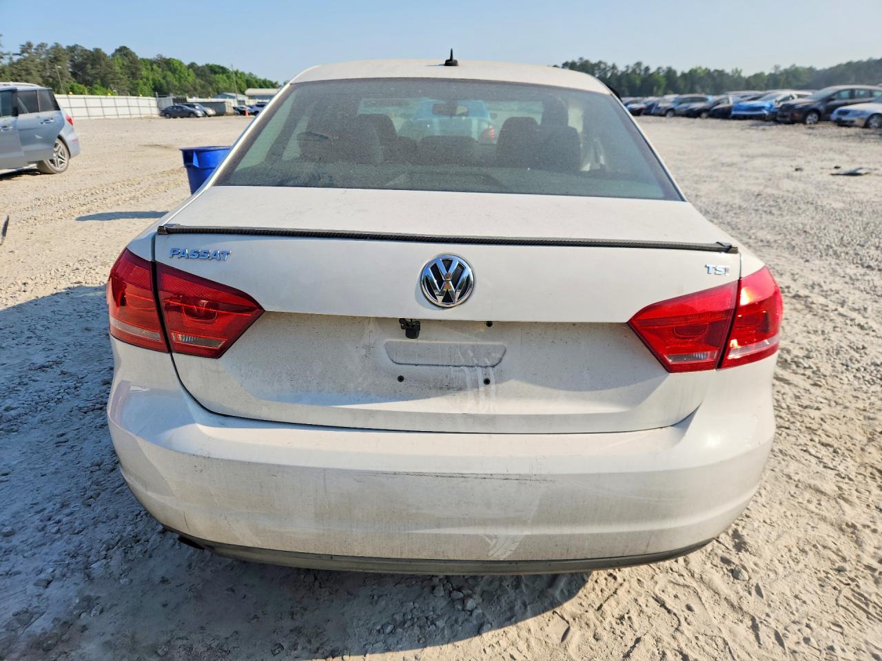 2014 VOLKSWAGEN PASSAT S photo 16