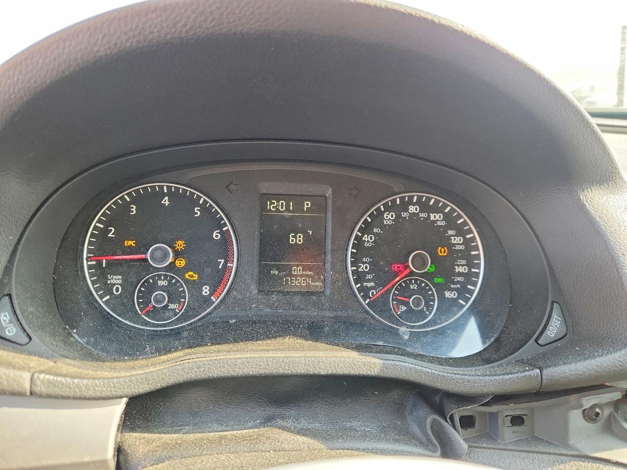 2014 VOLKSWAGEN PASSAT S photo 25
