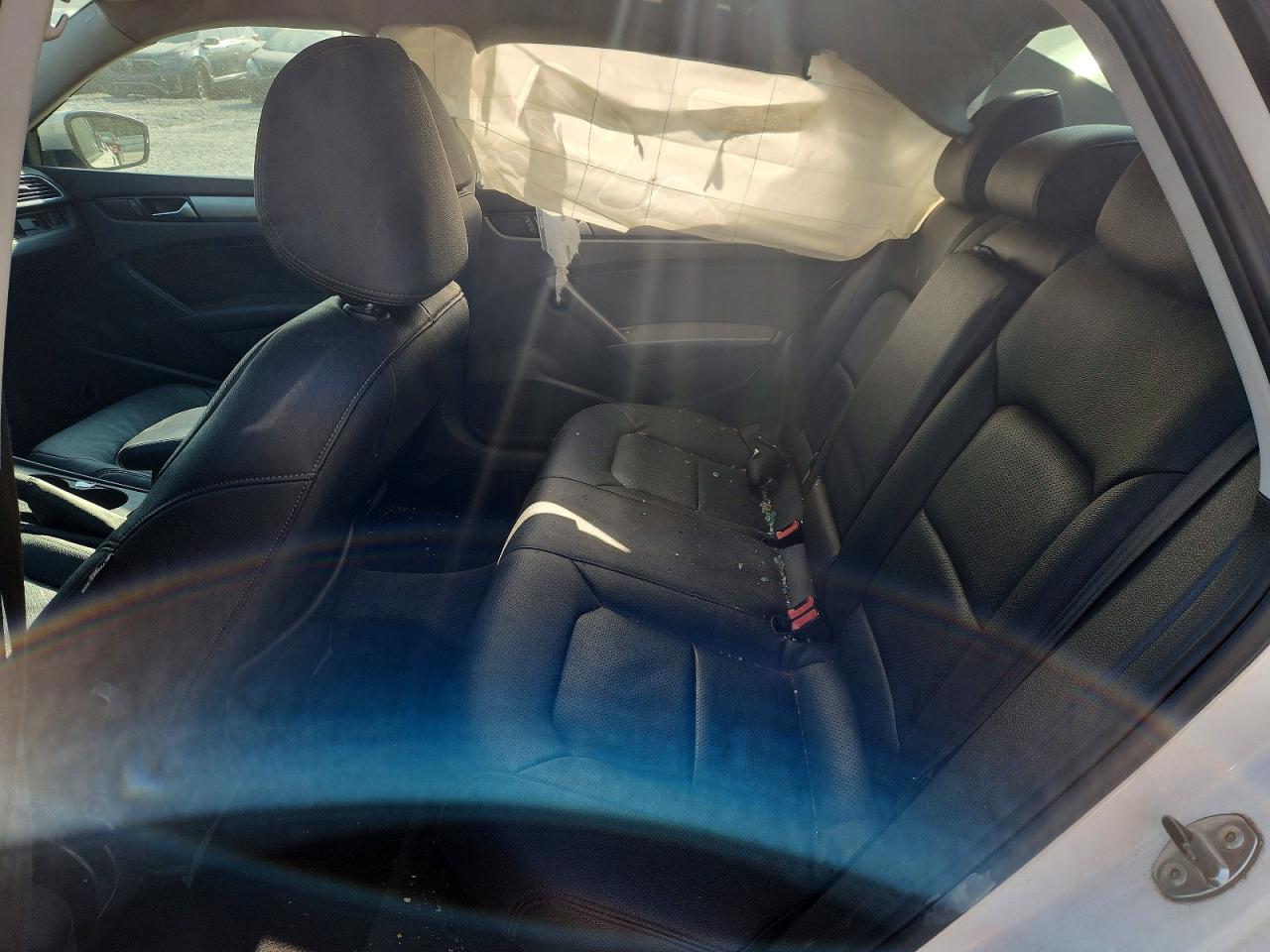 2014 VOLKSWAGEN PASSAT S photo 28