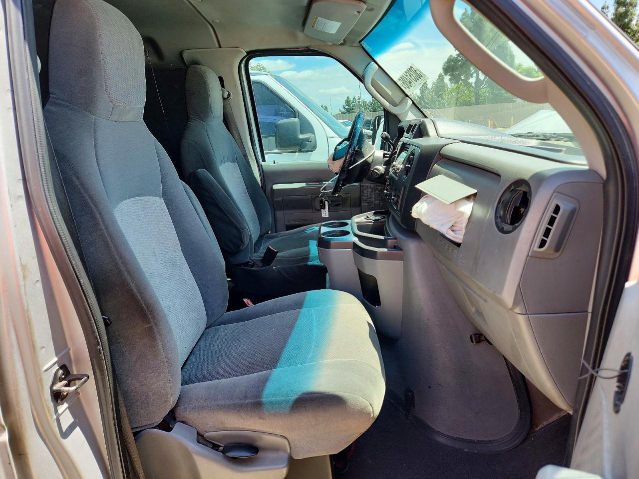 2010 FORD ECONOLINE E250 VAN photo 31