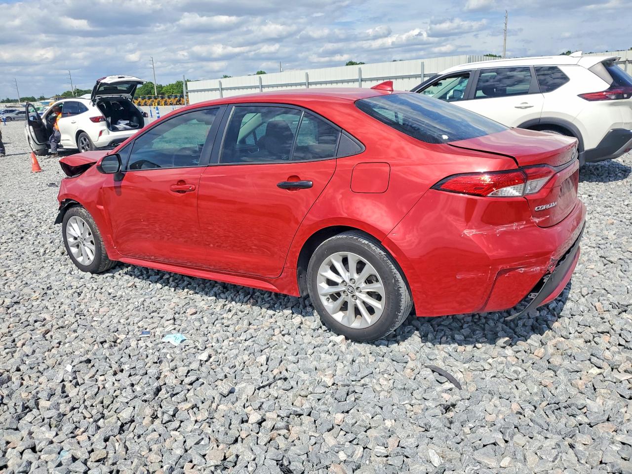2021 TOYOTA COROLLA LE photo 3