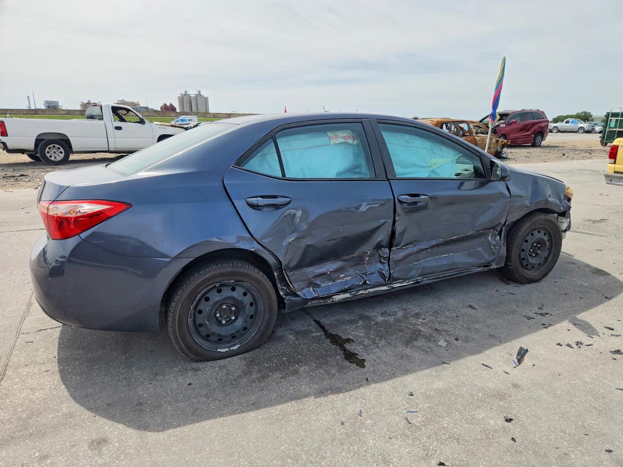 2018 TOYOTA COROLLA LE photo 5