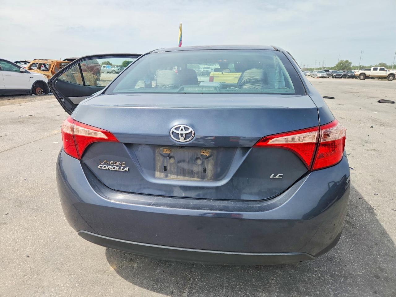 2018 TOYOTA COROLLA LE photo 11