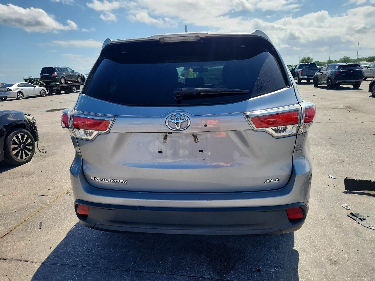 2016 TOYOTA HIGHLANDER XLE photo 6