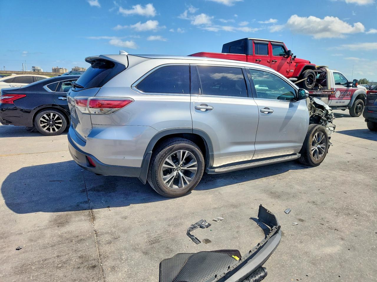 2016 TOYOTA HIGHLANDER XLE photo 3