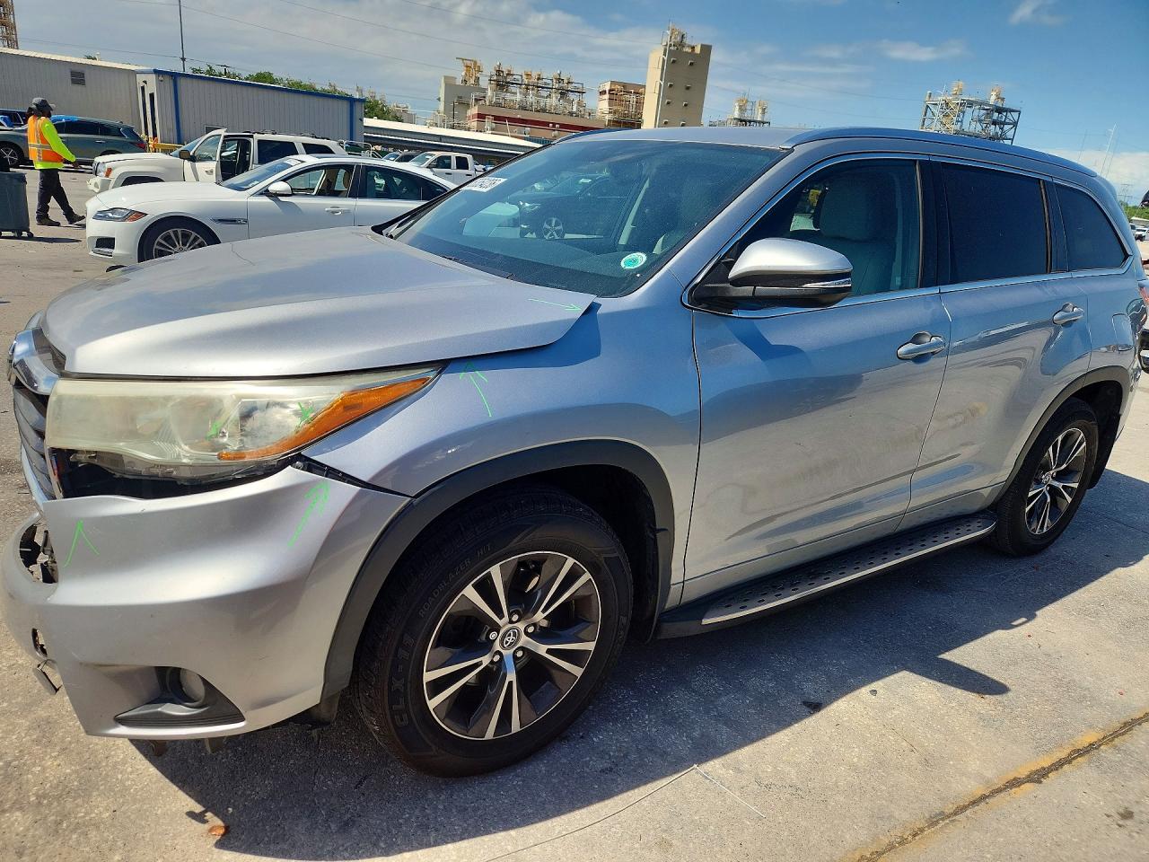2016 TOYOTA HIGHLANDER