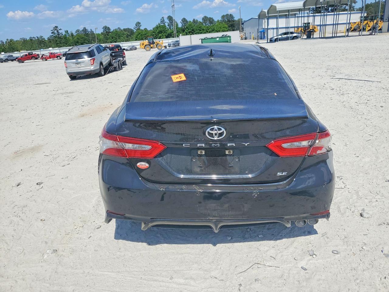 2018 TOYOTA CAMRY SE photo 6