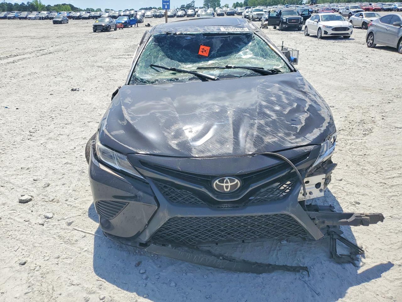 2018 TOYOTA CAMRY SE photo 5
