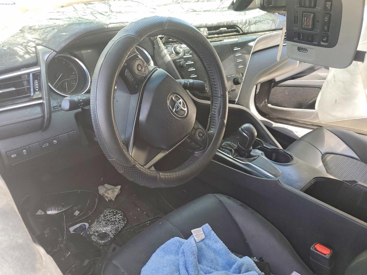 2018 TOYOTA CAMRY SE photo 8