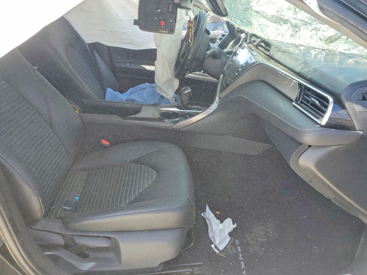 2018 TOYOTA CAMRY SE photo 7