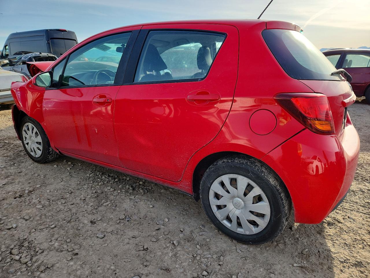 2015 TOYOTA YARIS 5-DOOR L photo 3