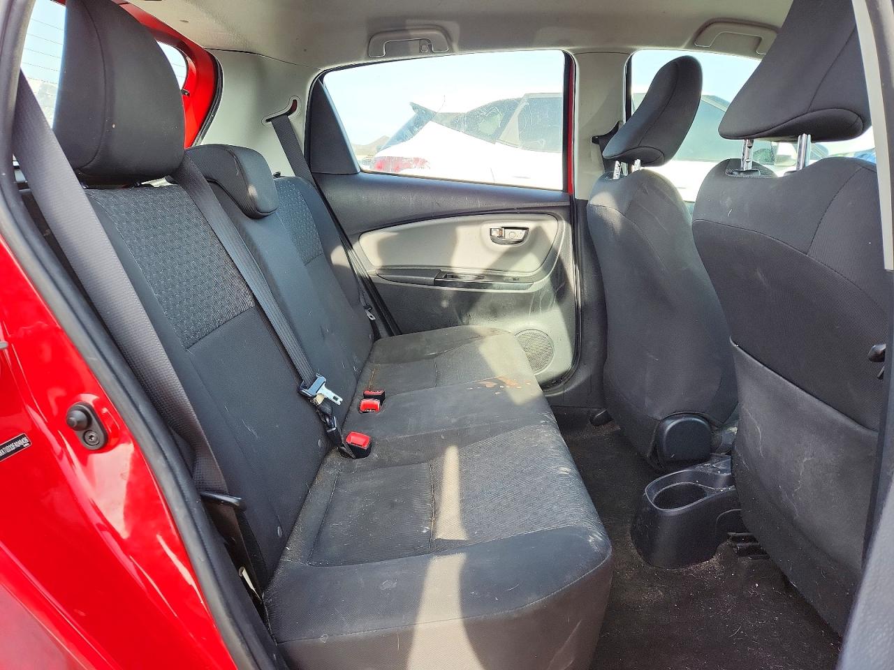 2015 TOYOTA YARIS 5-DOOR L photo 19