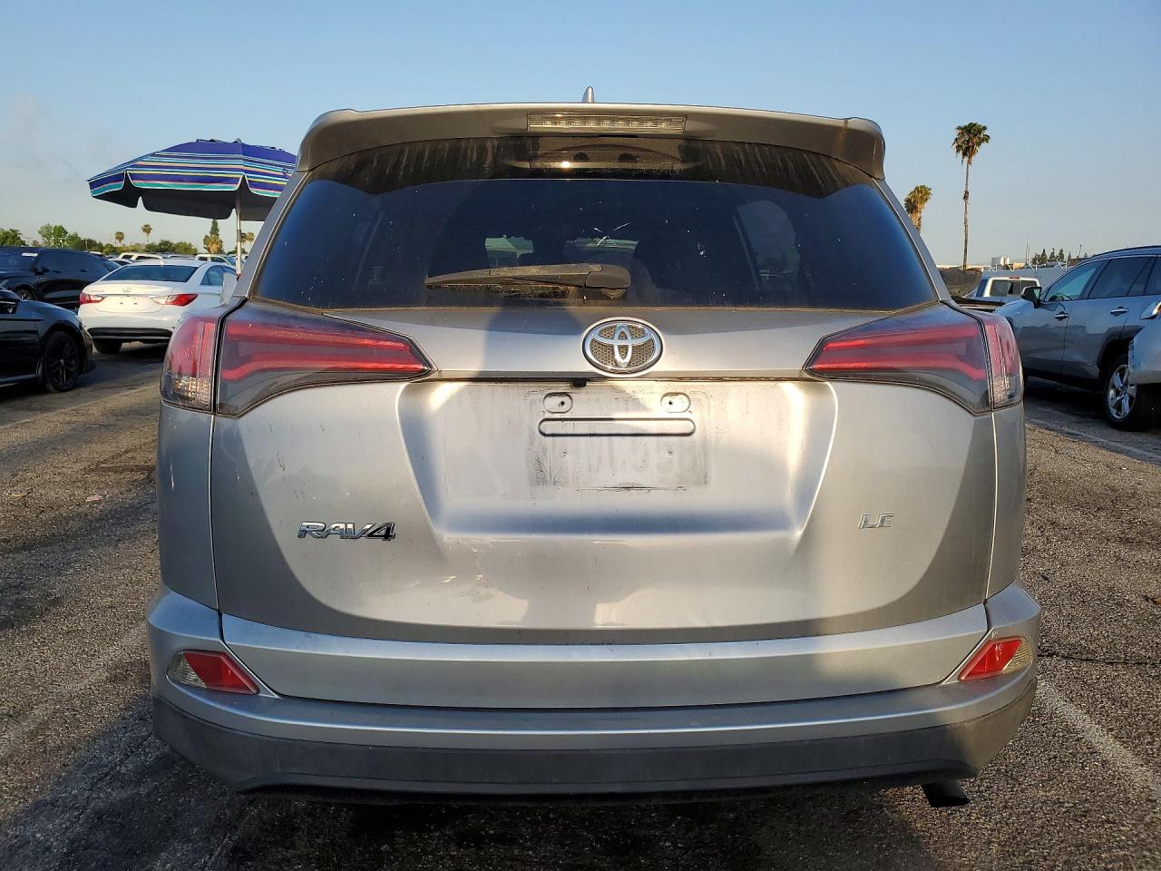2018 TOYOTA RAV4 LE photo 11