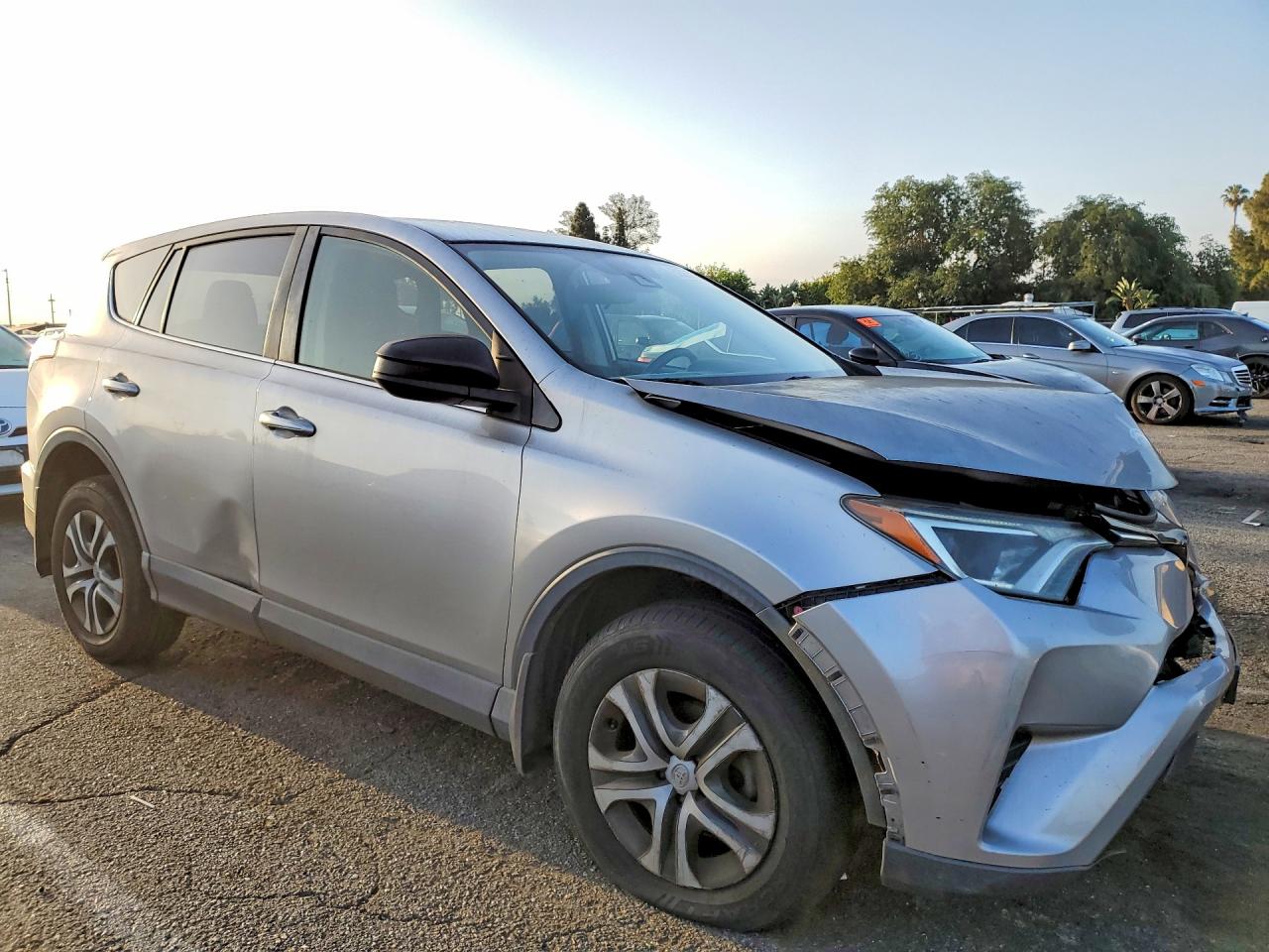 2018 TOYOTA RAV4 LE photo 7