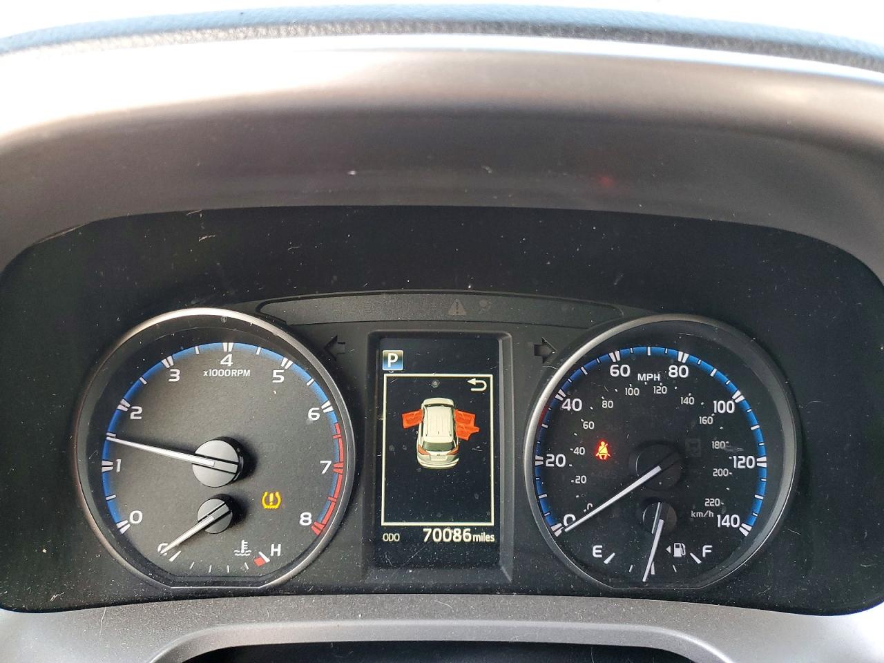 2018 TOYOTA RAV4 LE photo 17