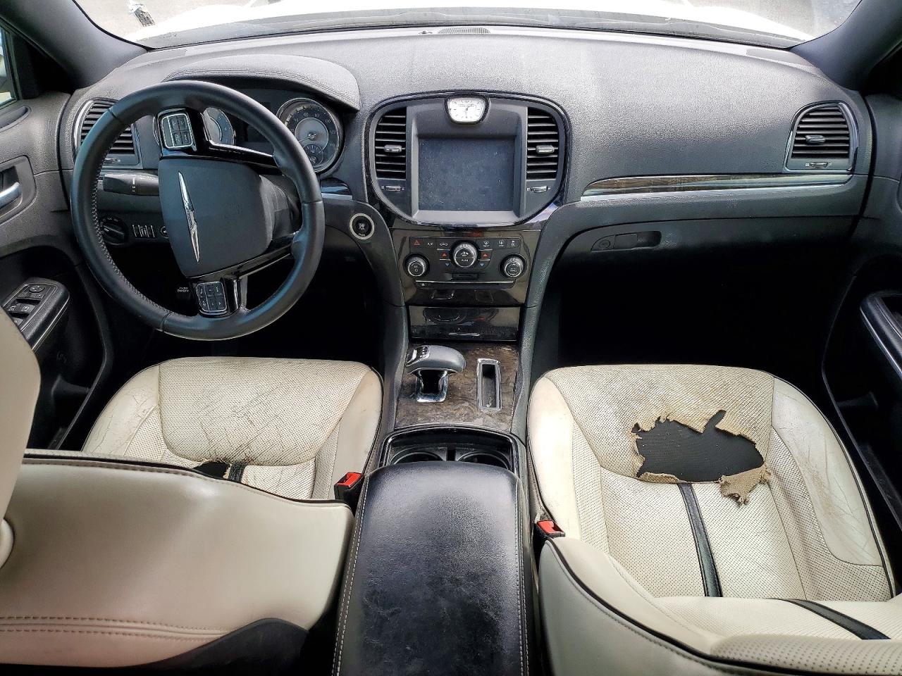 2014 CHRYSLER 300 BASE photo 22