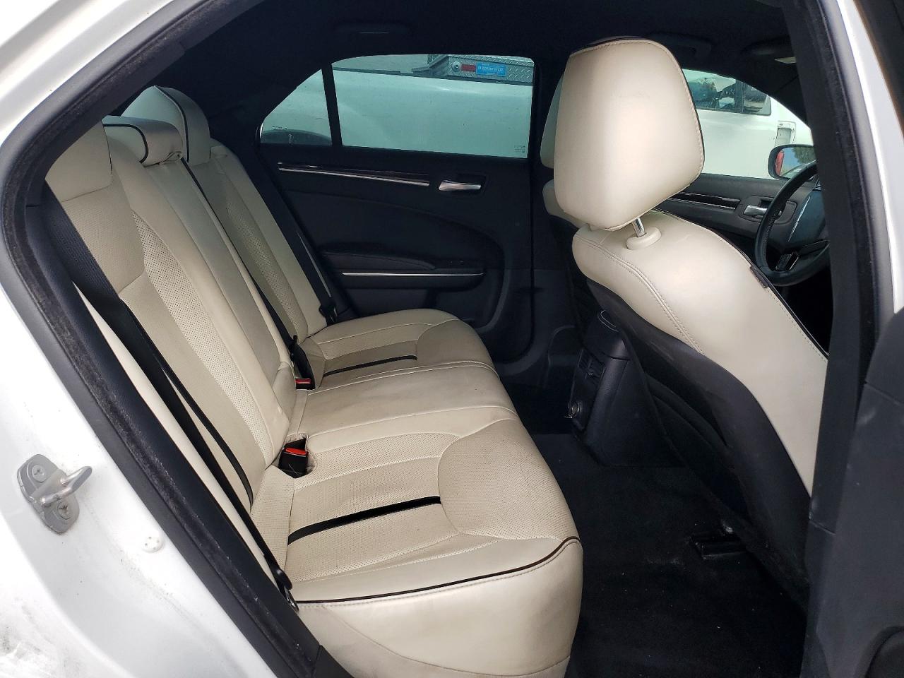 2014 CHRYSLER 300 BASE photo 28