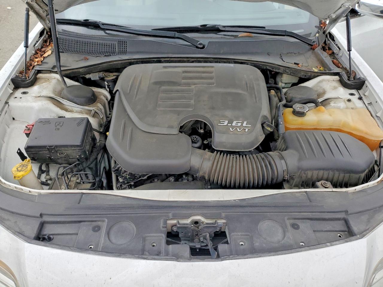 2014 CHRYSLER 300 BASE photo 31