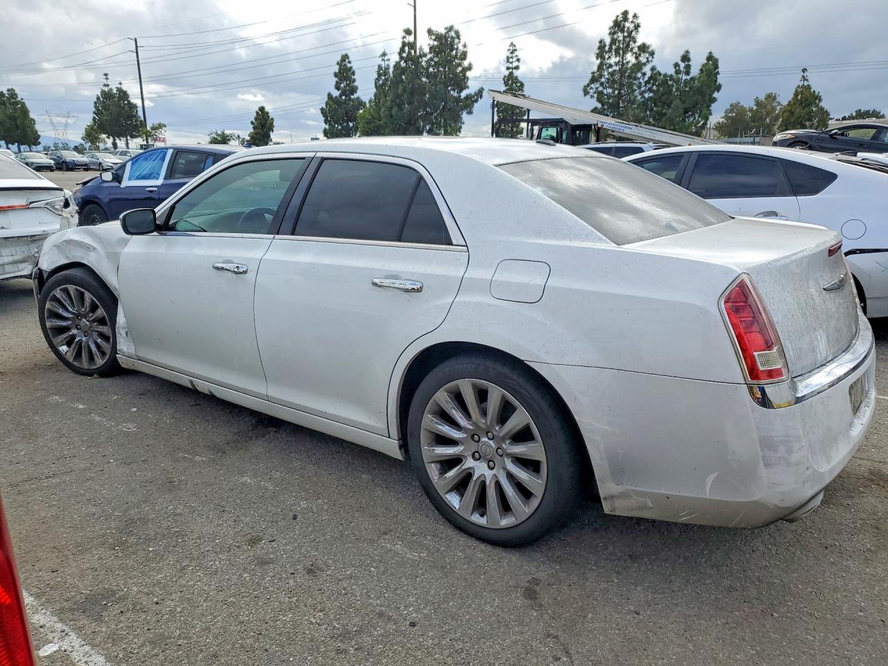 2014 CHRYSLER 300 BASE photo 4