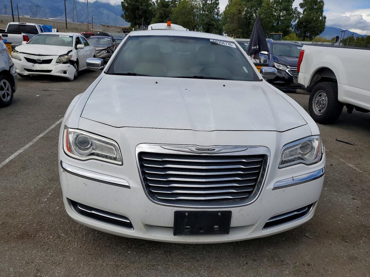 2014 CHRYSLER 300 BASE photo 13
