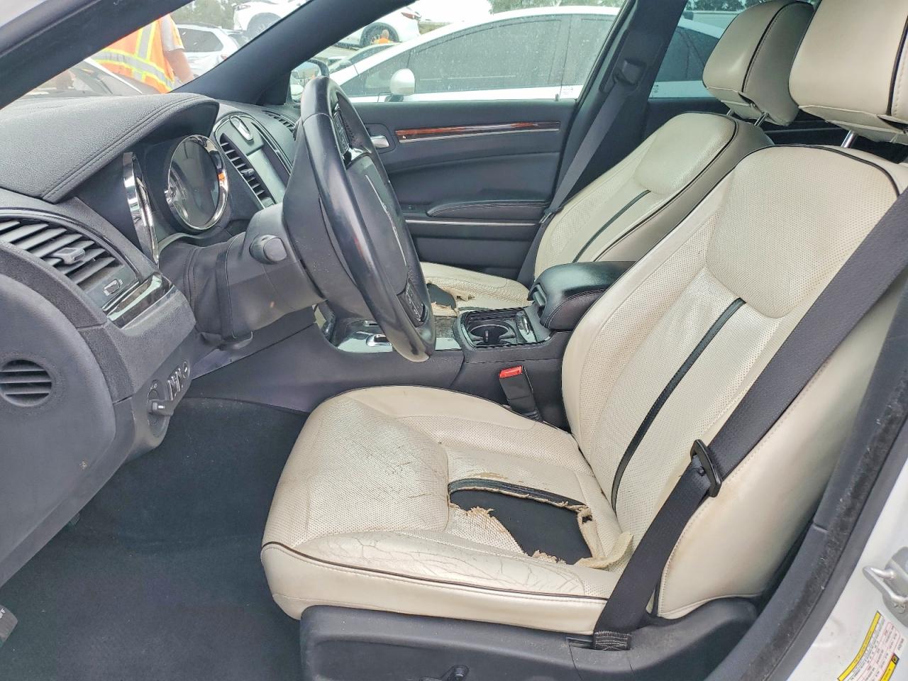 2014 CHRYSLER 300 BASE photo 19