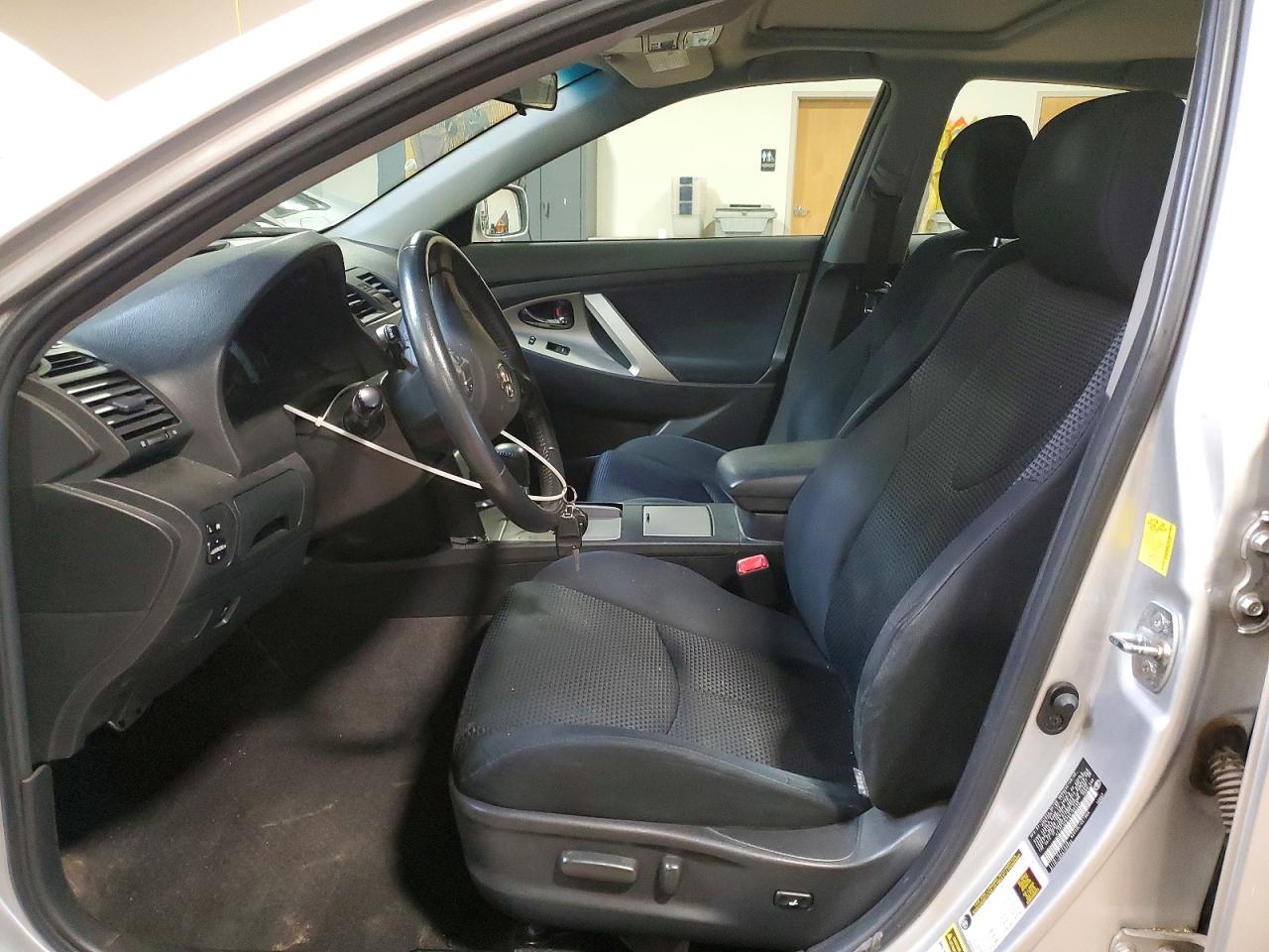 2011 TOYOTA CAMRY SE photo 13