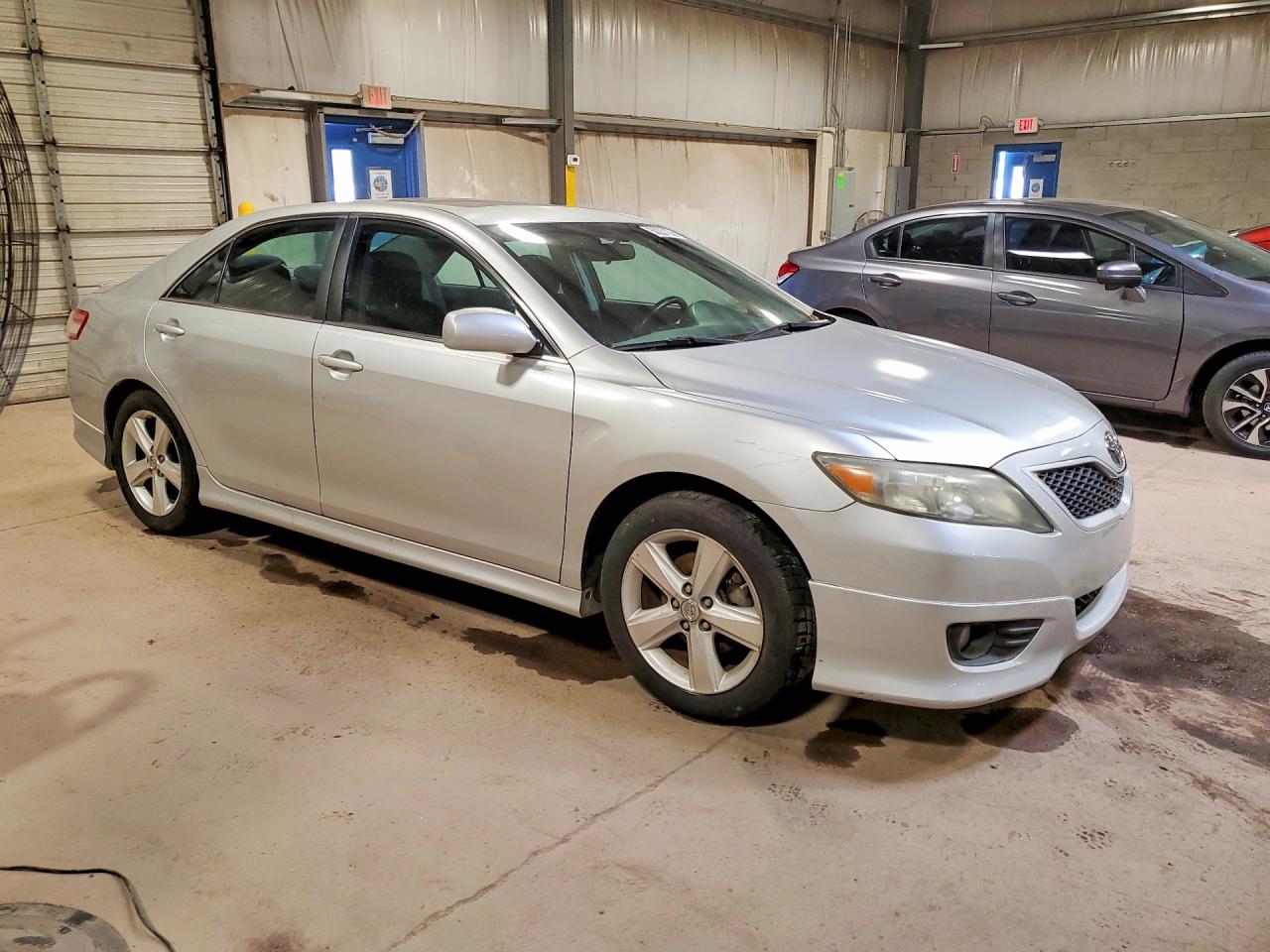 2011 TOYOTA CAMRY SE photo 7