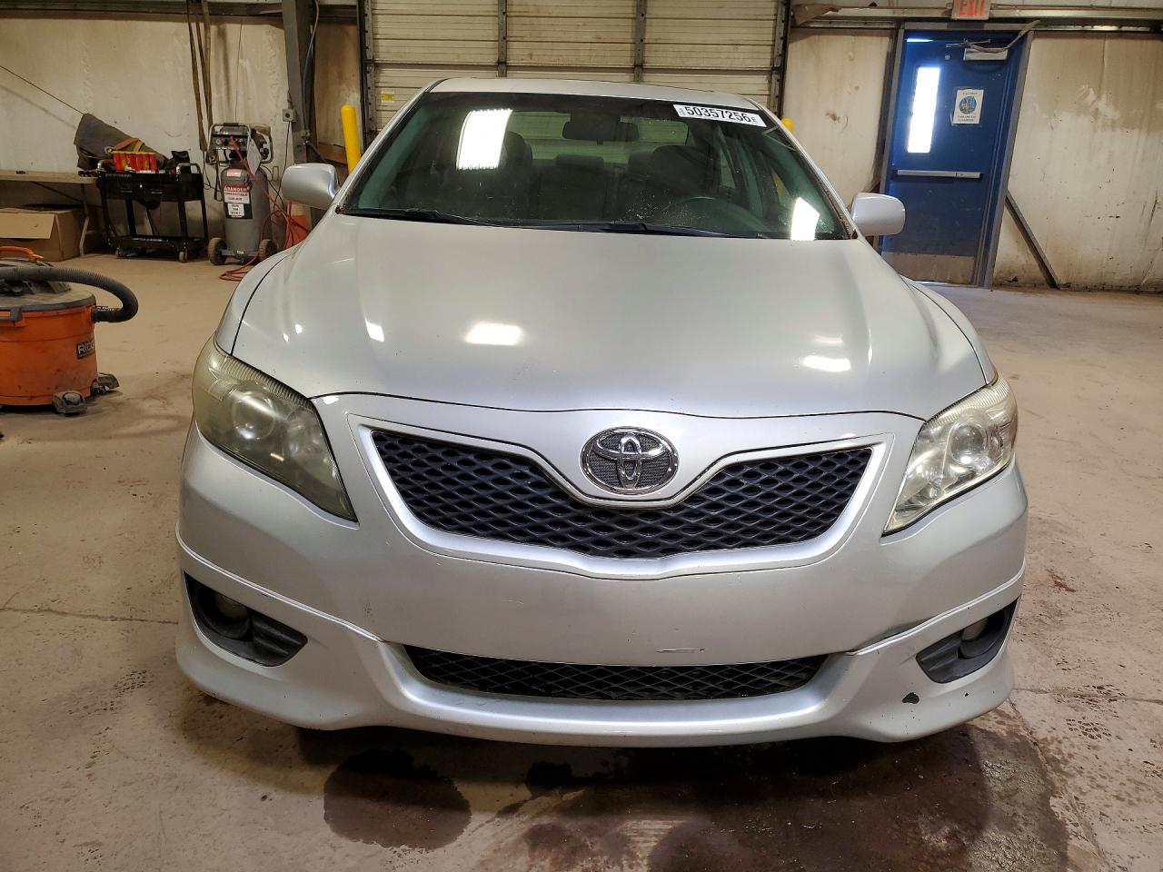 2011 TOYOTA CAMRY SE photo 9