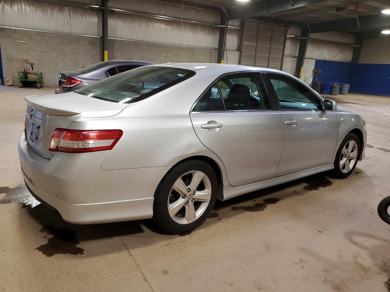 2011 TOYOTA CAMRY SE photo 5