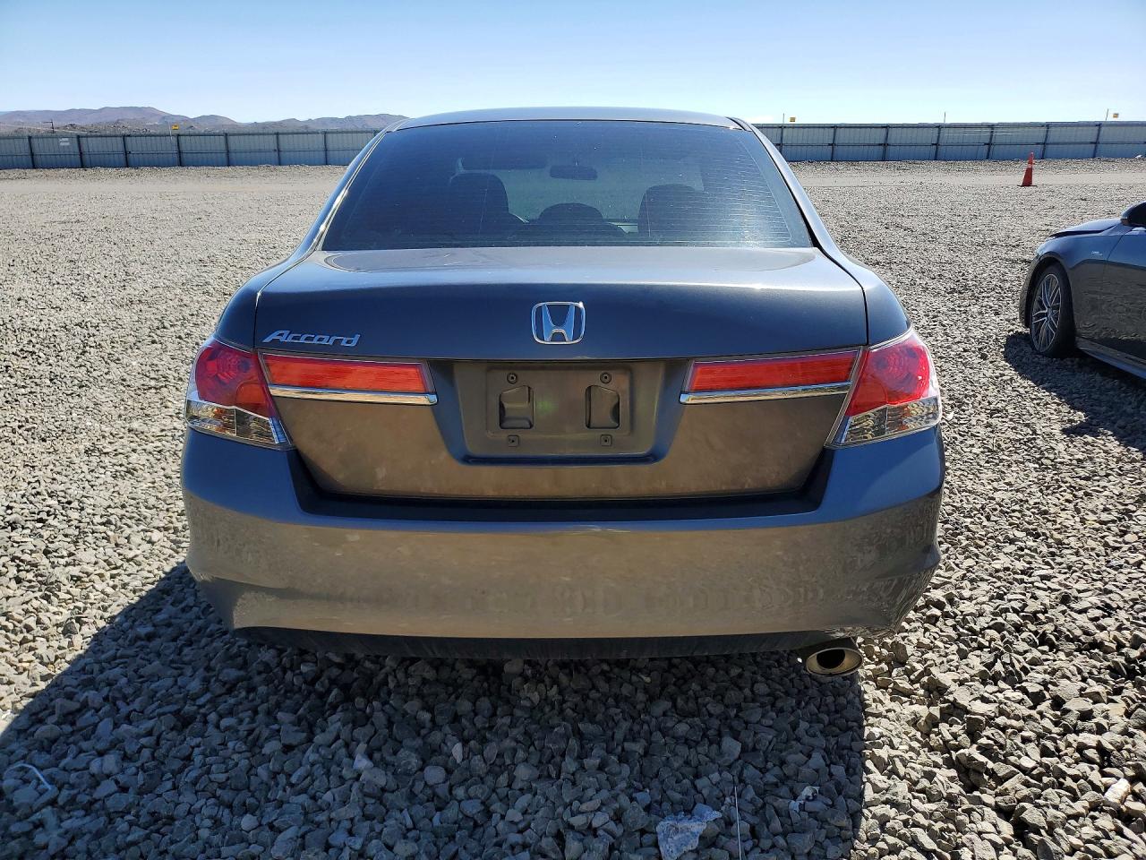 2011 HONDA ACCORD LX photo 11