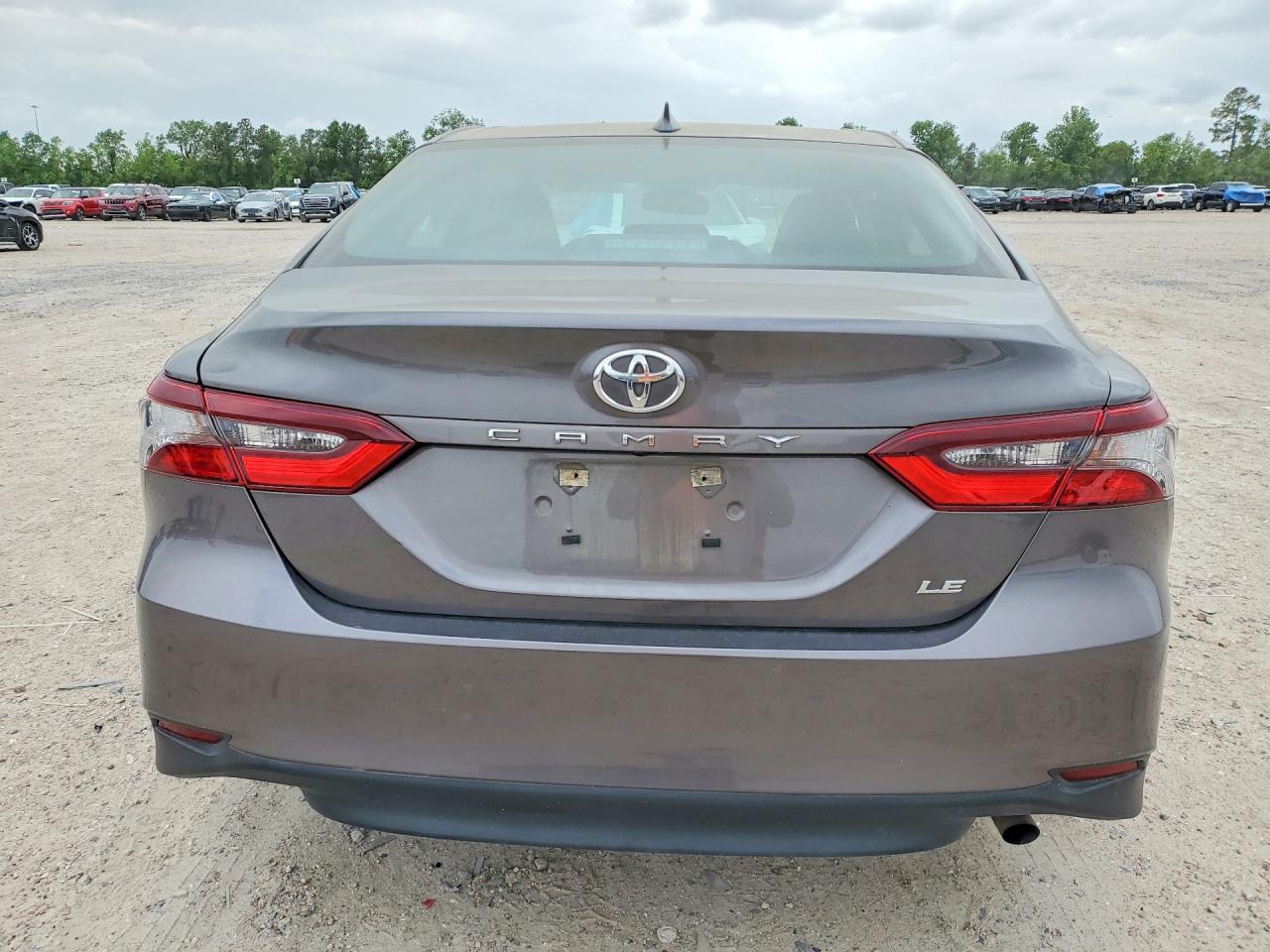 2024 TOYOTA CAMRY LE photo 11