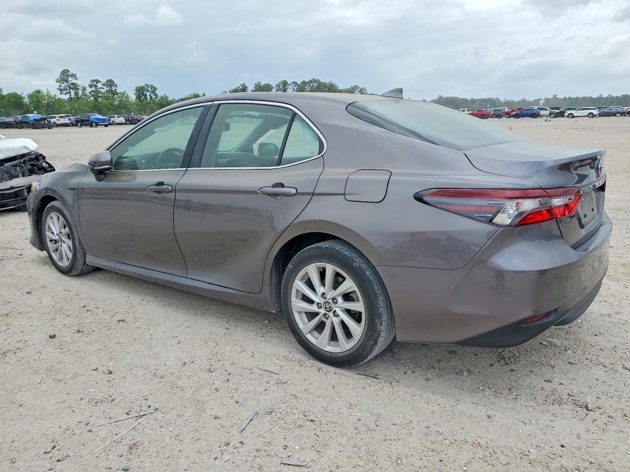 2024 TOYOTA CAMRY LE photo 3