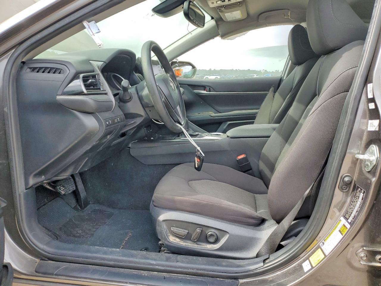 2024 TOYOTA CAMRY LE photo 13