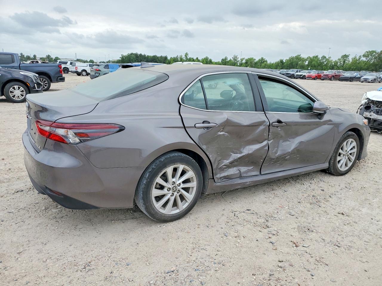 2024 TOYOTA CAMRY LE photo 5