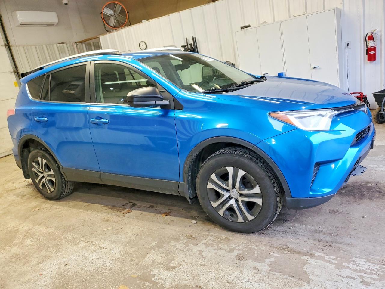 2017 TOYOTA RAV4 LE photo 7