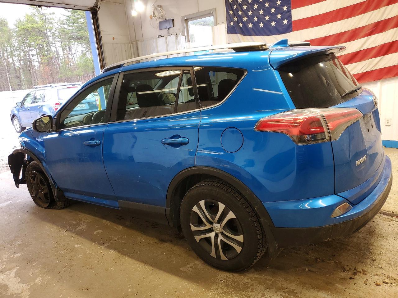 2017 TOYOTA RAV4 LE photo 3