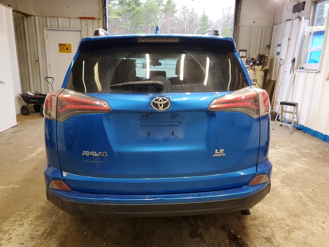 2017 TOYOTA RAV4 LE photo 11