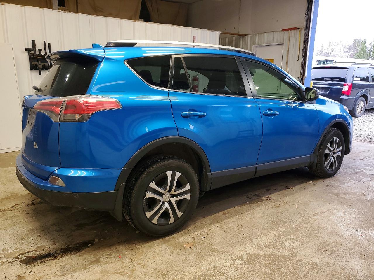 2017 TOYOTA RAV4 LE photo 5