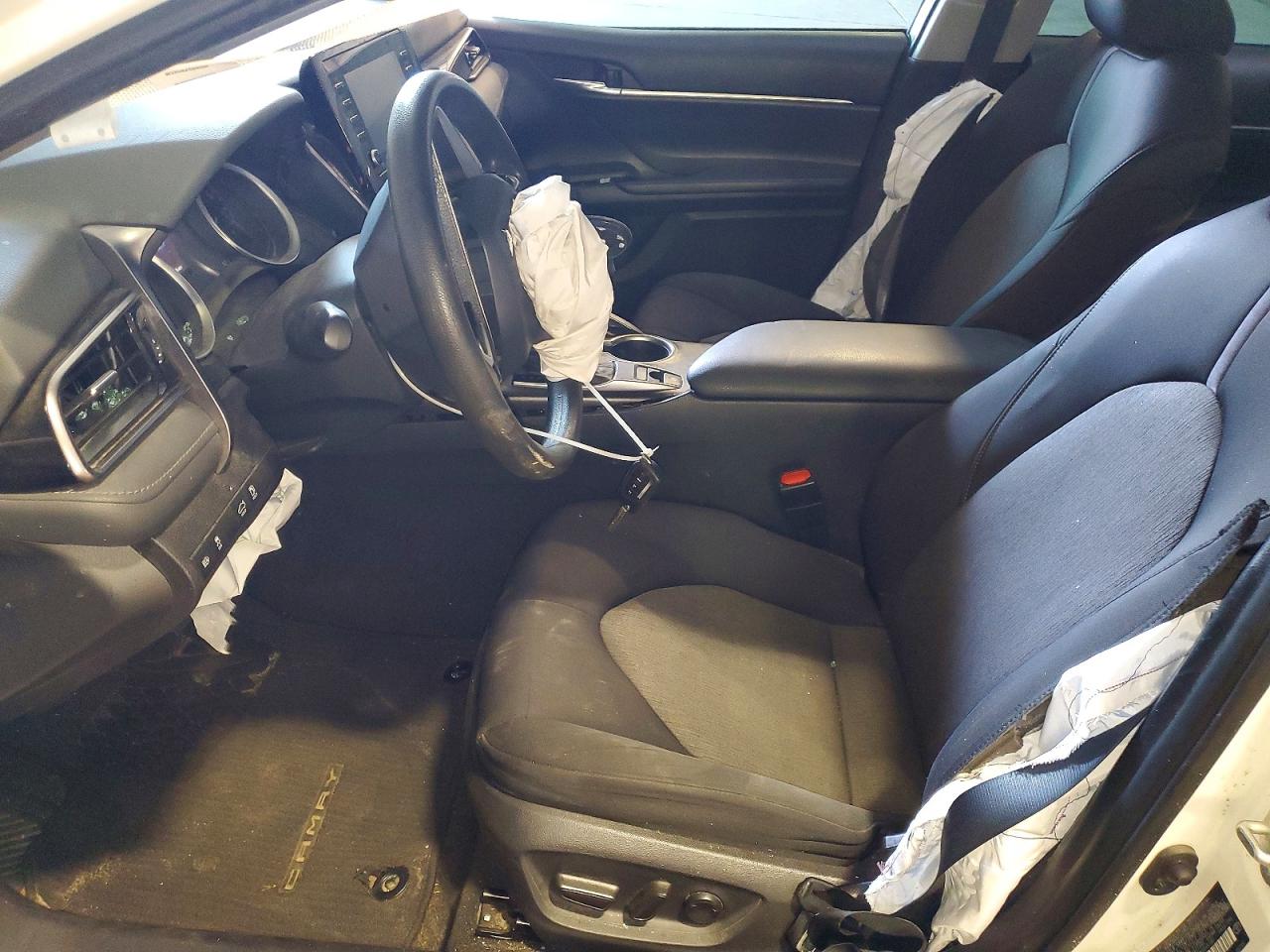 2021 TOYOTA CAMRY LE photo 19