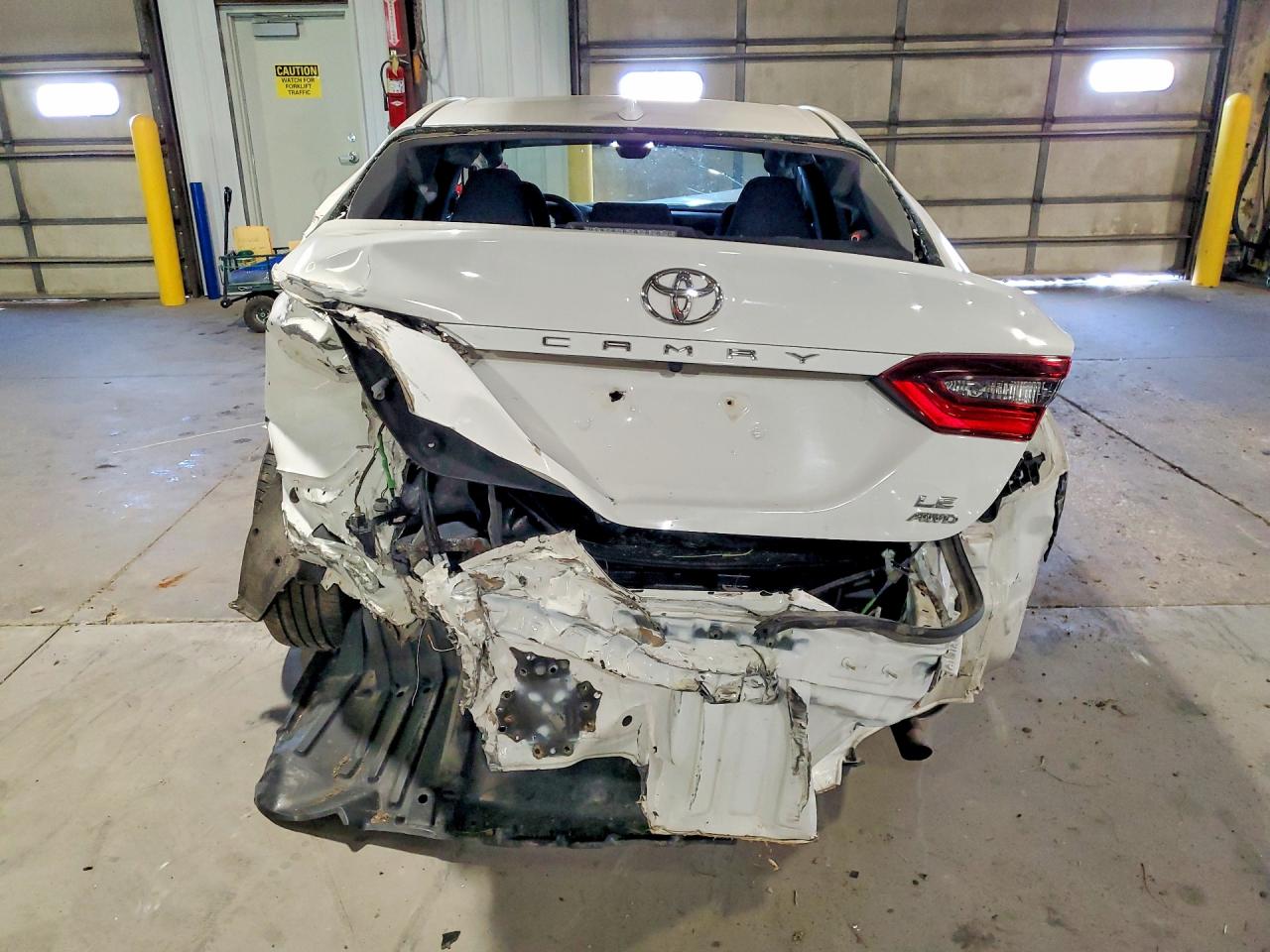 2021 TOYOTA CAMRY LE photo 16