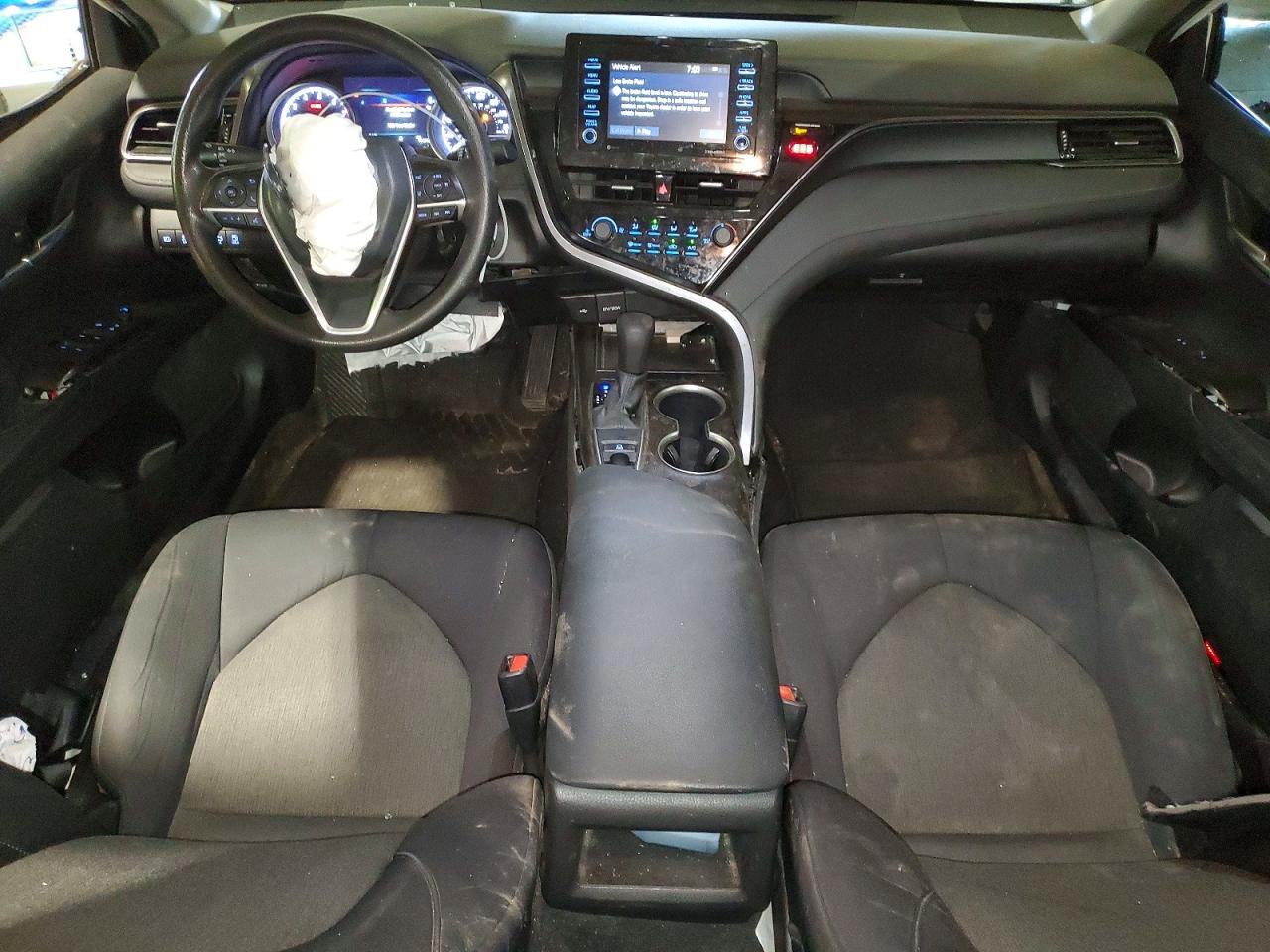 2021 TOYOTA CAMRY LE photo 22