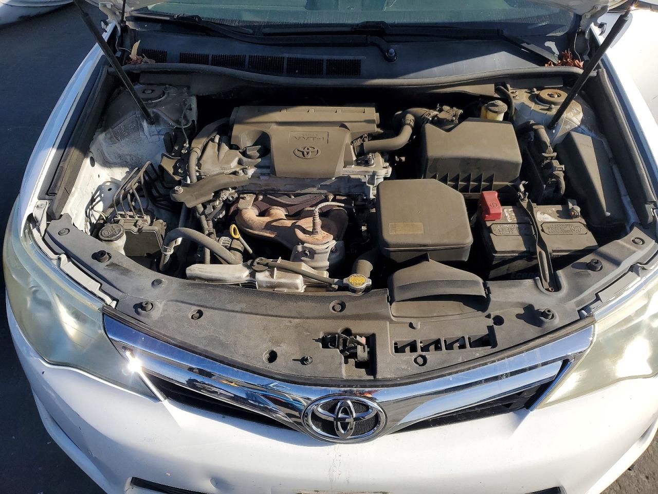2014 TOYOTA CAMRY LE photo 21