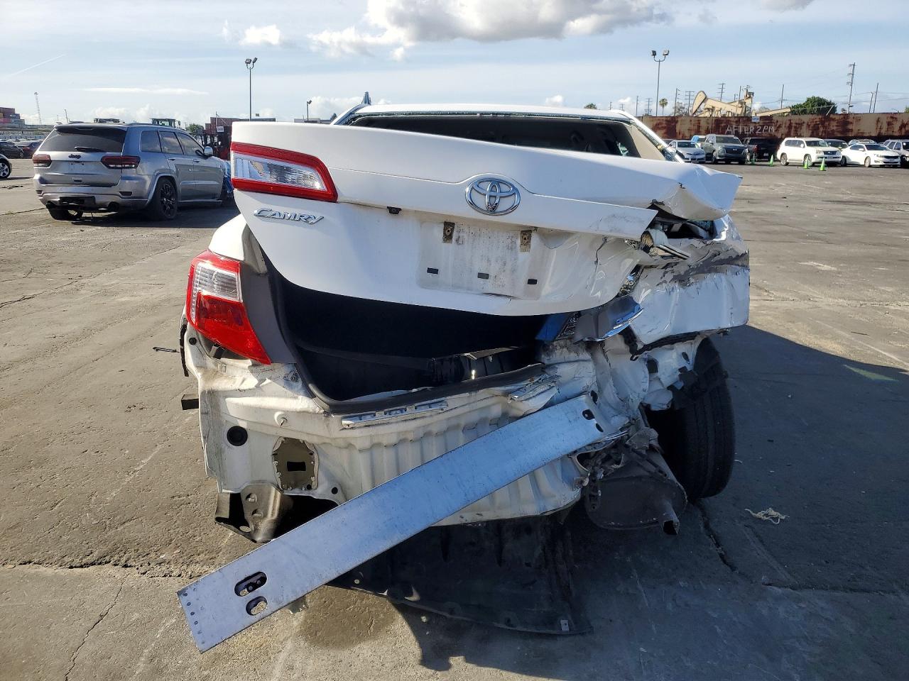 2014 TOYOTA CAMRY LE photo 11